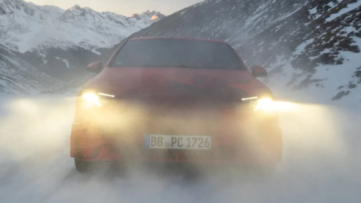 Mercedes CLA проедет более 1000 км с помощью 20 минутной подзарядки